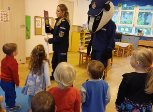 O bezpieczeństwie z Policjantką i Borsukiem w najmłodszej grupie Tere Fere.